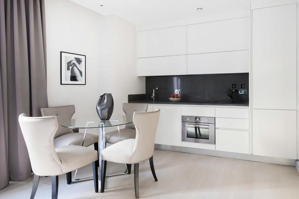 Buckingham Palace Residences By Aeria Apartments Londra Exterior foto