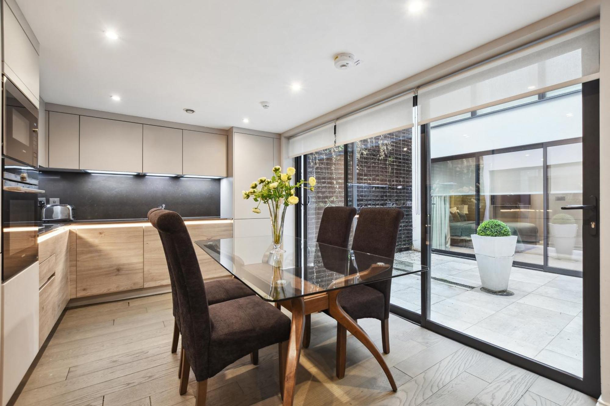 Buckingham Palace Residences By Aeria Apartments Londra Exterior foto