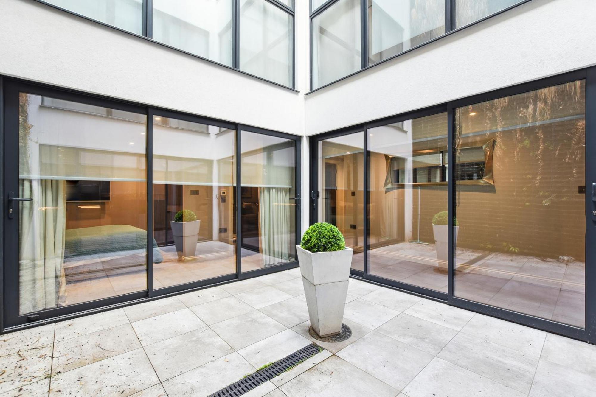 Buckingham Palace Residences By Aeria Apartments Londra Exterior foto